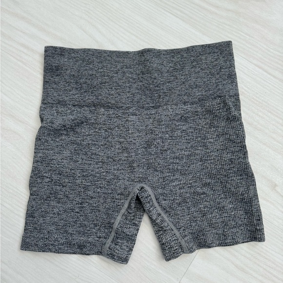 GREY WORKOUT RIBBED SHORTS - Picture 1 of 2